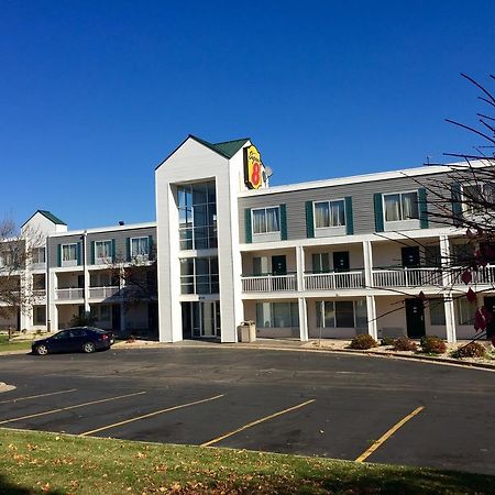 Hotel Super 8 By Wyndham Madison East Exterior foto