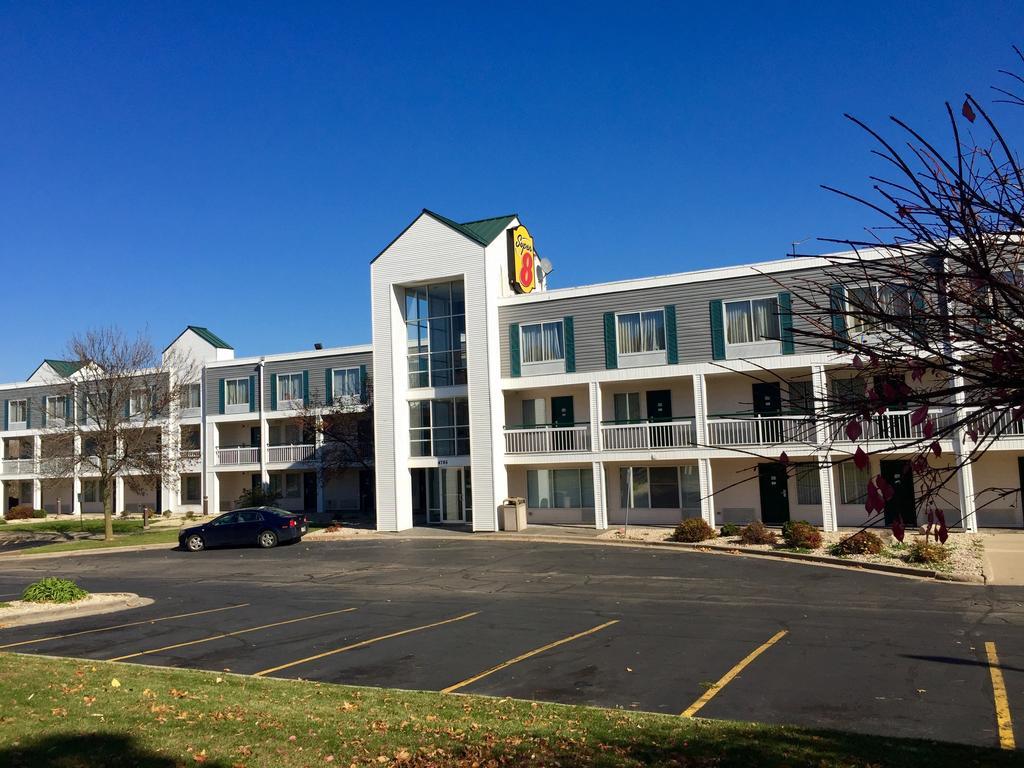 Hotel Super 8 By Wyndham Madison East Exterior foto