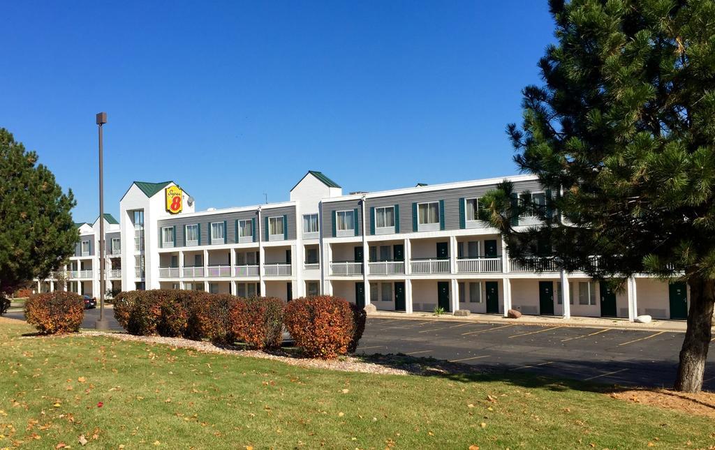 Hotel Super 8 By Wyndham Madison East Exterior foto