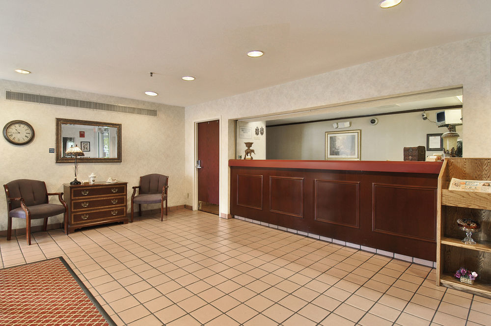 Hotel Super 8 By Wyndham Madison East Interior foto