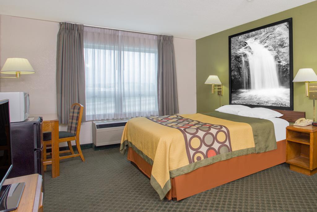 Hotel Super 8 By Wyndham Madison East Exterior foto