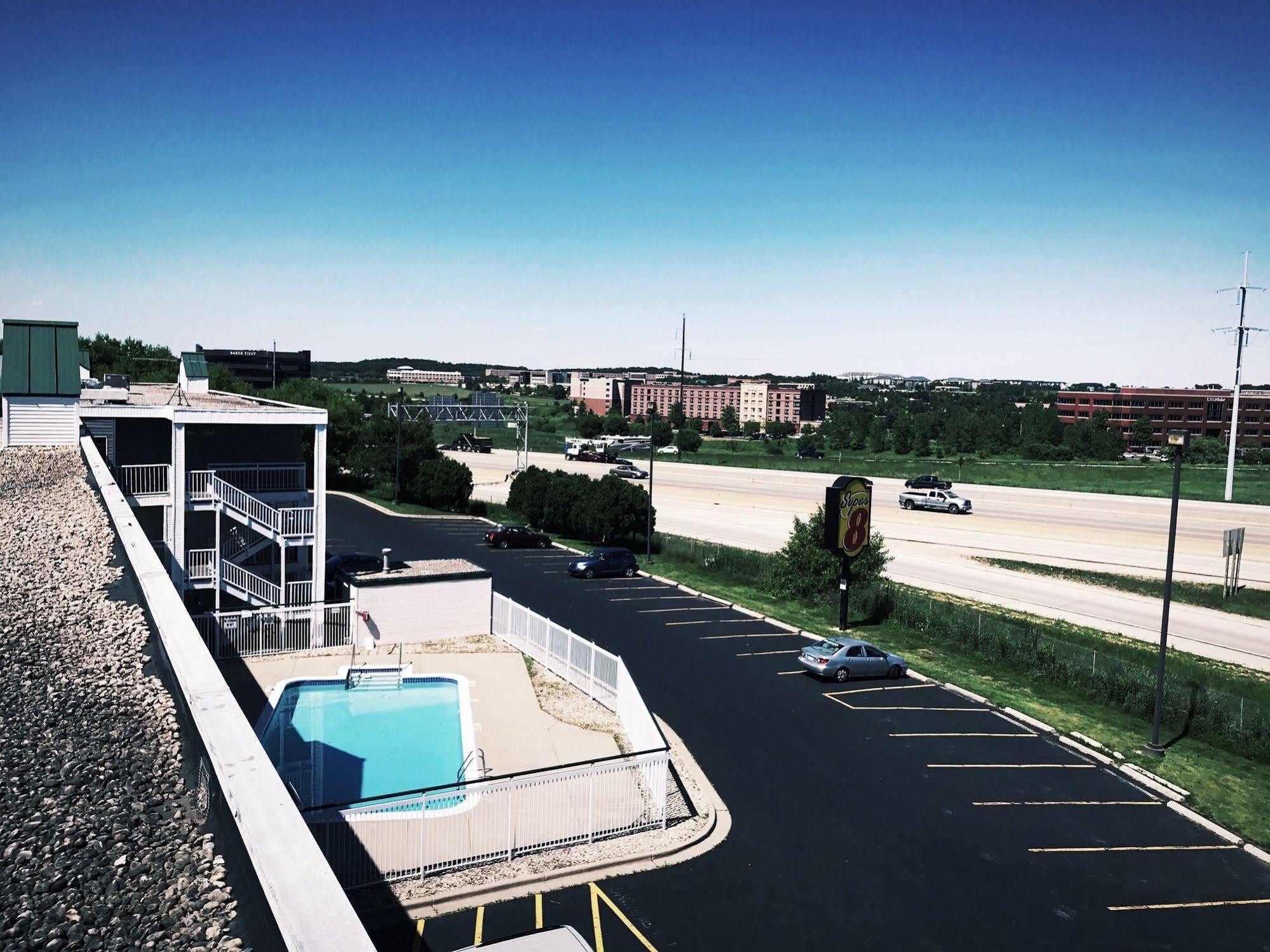 Hotel Super 8 By Wyndham Madison East Exterior foto
